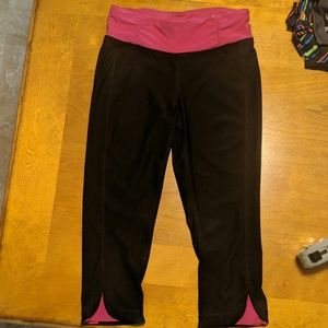 Xersion 3/4 capri workout leggings